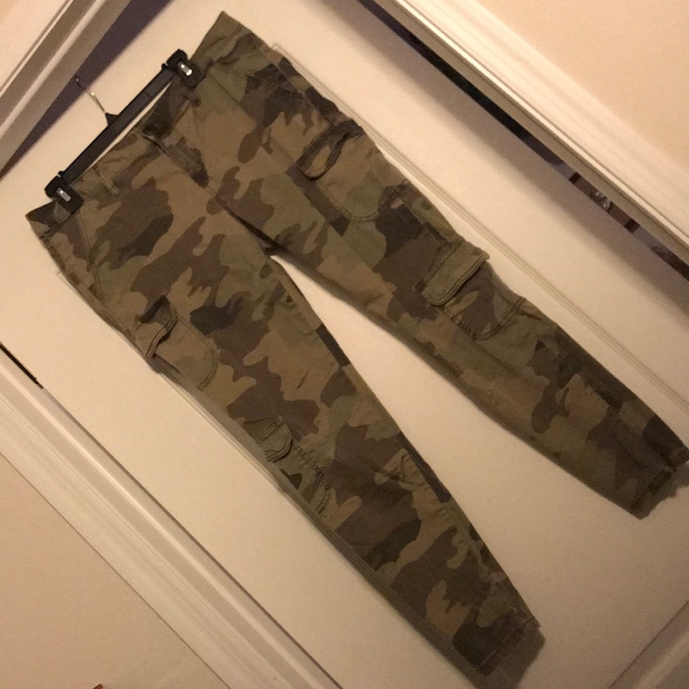 Guess skinny camo pants
